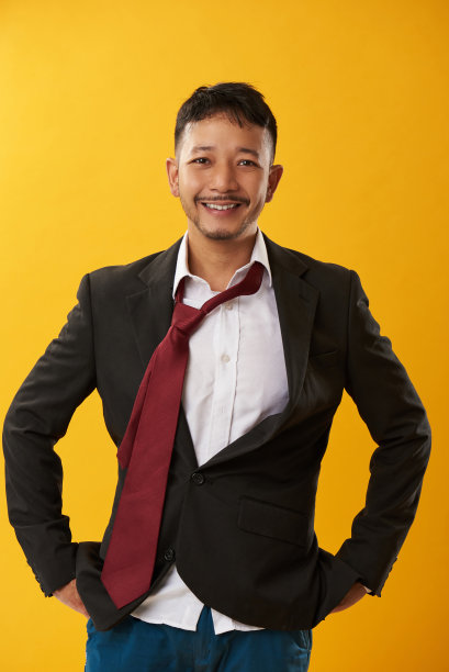 醉醺醺的亚洲商人图片下载