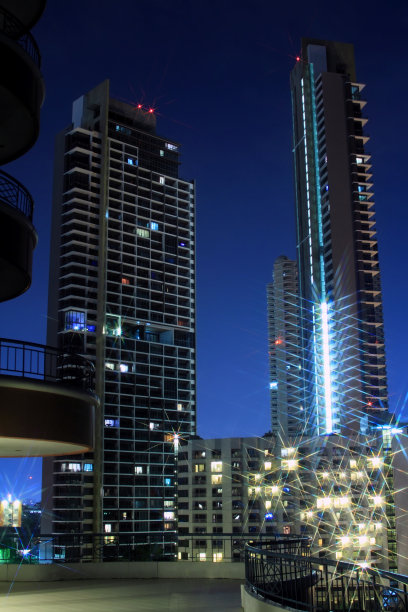 泰国芭堤雅高楼大厦的夜空背景图片下载