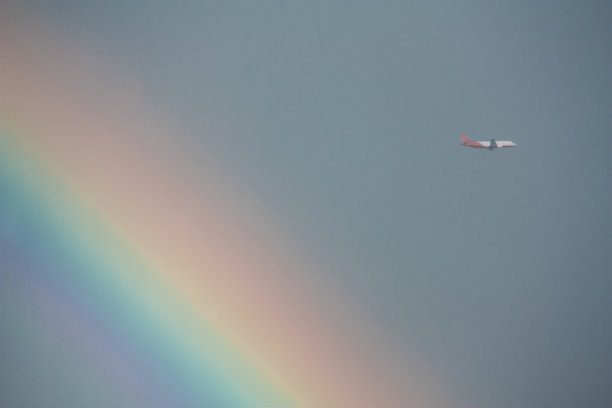 彩虹越过大海和城市，户外照片美丽的自然图片下载