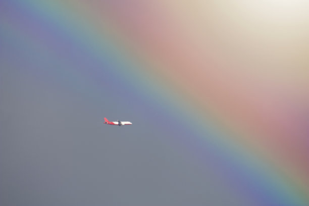 彩虹越过大海和城市，户外照片美丽的自然图片下载