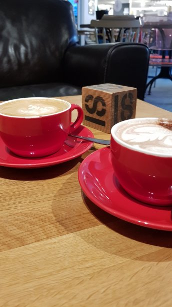 现代咖啡馆的咖啡休息时间。图片下载