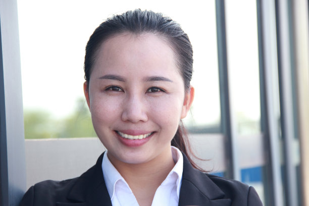 微笑的亚洲女商人图片下载