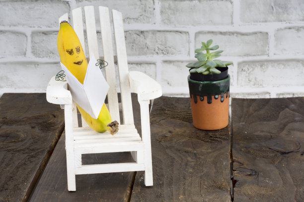 香蕉的女孩图片下载