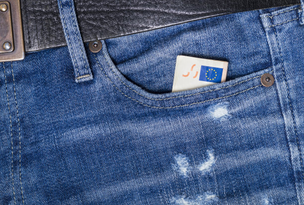 牛仔裤口袋里的钱图片下载