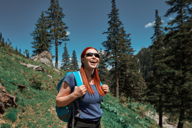 在山上很好玩图片下载