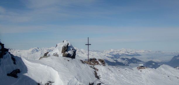 从瑞士帕帕尔罗索恩山顶俯瞰阿尔卑斯山图片下载