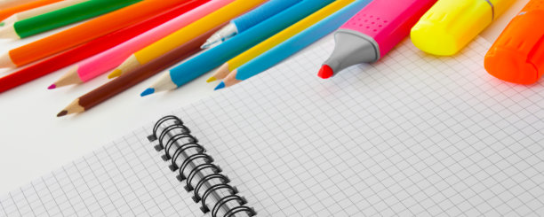 创意铅笔和书图片下载