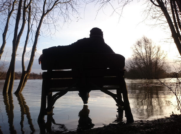 洪水的手表图片下载
