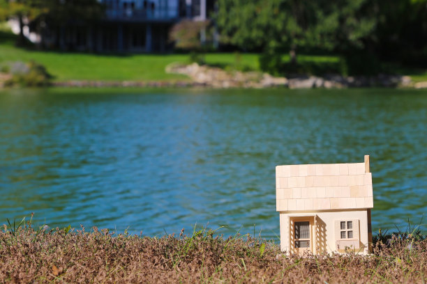 住宅由水的概念图片下载