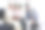 白种老年家庭在家里成熟和中年人一起使用技术设备，如笔记本电脑和手机，享受互联网结果-现代男女的日常生活方式图片下载