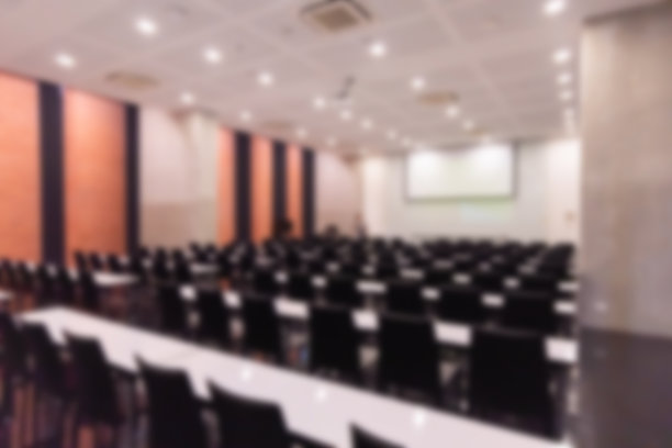 会议室或会议室的模糊背景。图片下载