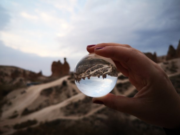 一切都被水晶球搞乱了图片下载