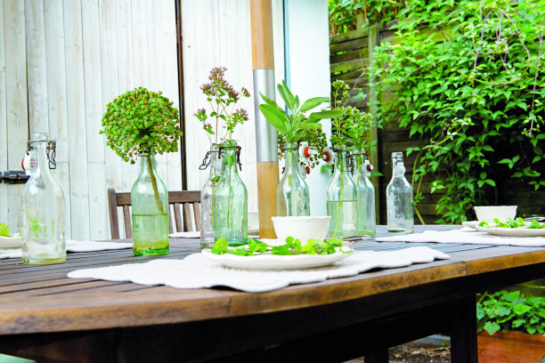 现代风格的餐厅图片下载