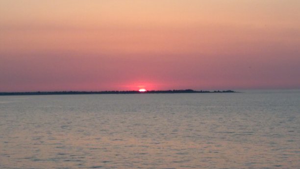 日光浴图片下载