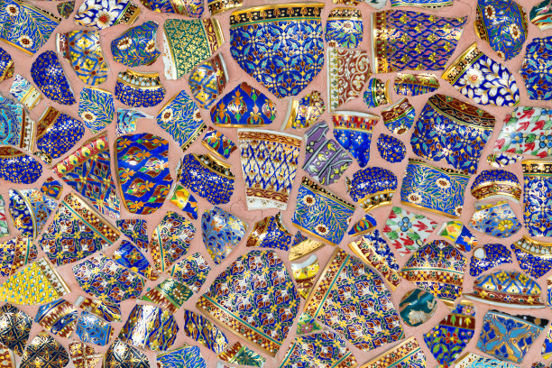 用泰国五彩瓷装饰的墙壁图片下载