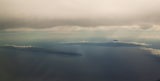 鸟瞰图Pico和圣乔治群岛，亚速尔群岛，葡萄牙图片下载