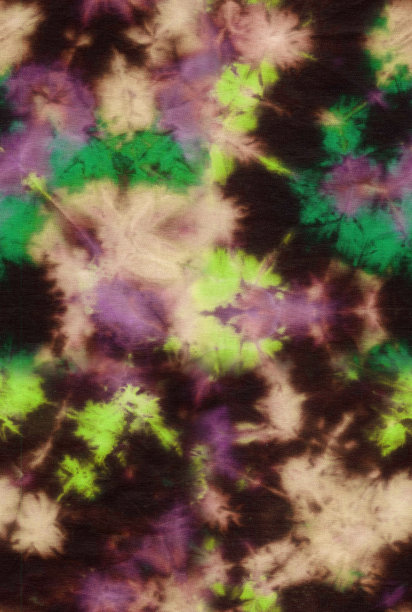 一张抽象的无缝扎染手绘织物背景照片，带有不规则的花点图片下载