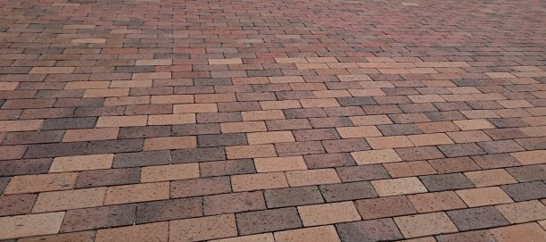 中块石铺平道路图片下载