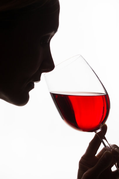 享用红酒的女人图片下载