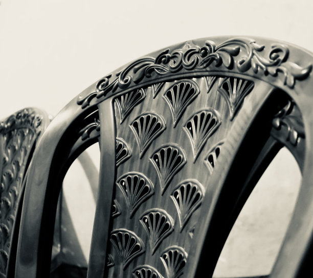 堆叠传统塑料椅子的独特照片图片下载