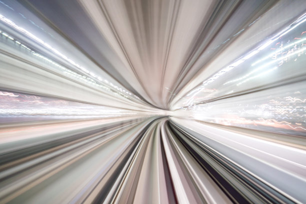 日本东京隧道内火车移动的动态模糊图片下载