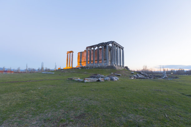 土耳其库塔哈亚卡夫达希萨尔的艾佐奈古城图片下载