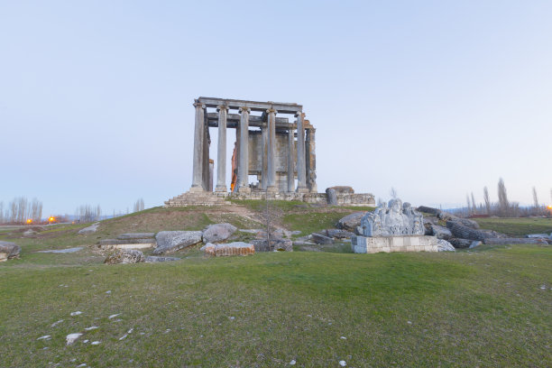 土耳其库塔哈亚卡夫达希萨尔的艾佐奈古城图片下载