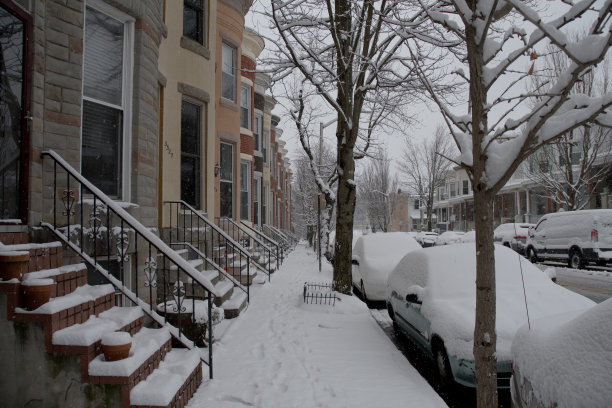 巴尔的摩内城-排屋与冬季雪图片下载