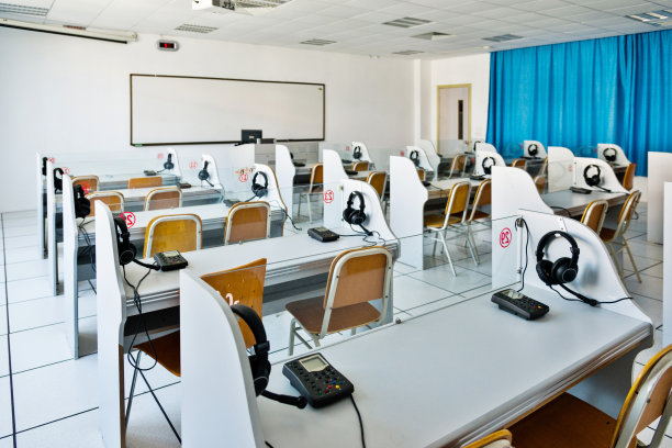 学生语言学习实验室图片下载