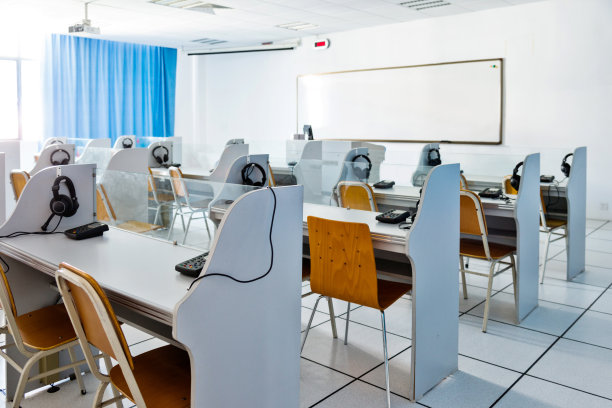 学生语言学习实验室图片下载