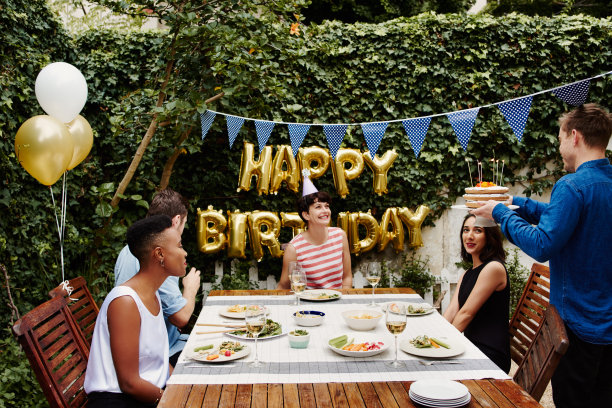 送给生日女孩图片下载