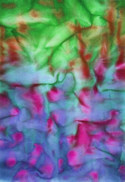 这是一张手绘织物的照片，背景图案为蓝色、绿色和紫色的抽象不规则图案图片下载