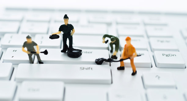 一组清洁电脑键盘的雕像图片下载