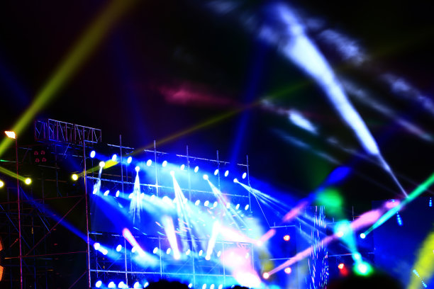 舞台灯光效果在黑暗中，特写图片图片下载