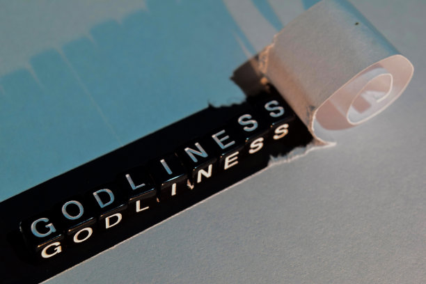 在木块上的虔诚。图片下载