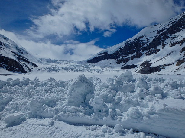山顶上有雪图片下载