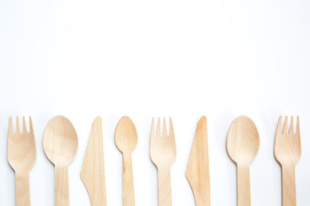 一套可回收的木制餐具与复印空间图片下载