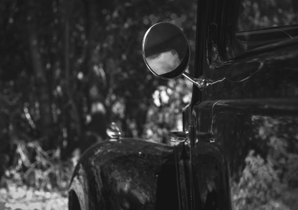 老人家的黑白照片图片下载