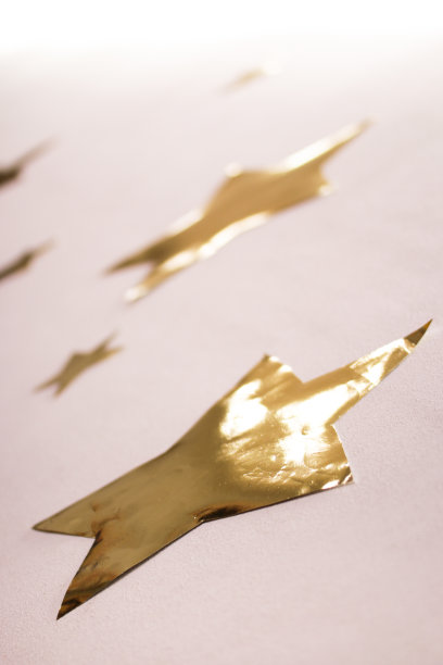 墙上挂着金色的星星图片下载