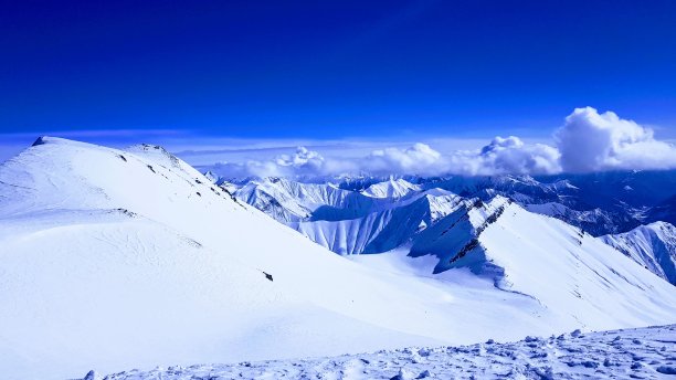 在巨人图片下载
