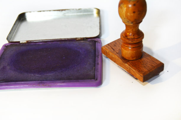 白色背景上的橡皮图章图片下载