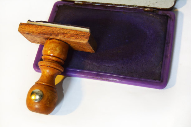 白色背景上的橡皮图章图片下载