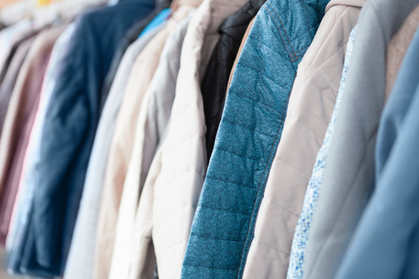 连续出售的夹克衫图片下载