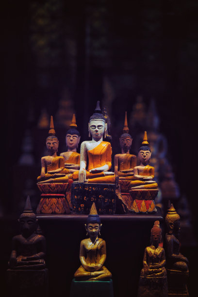 寺庙里有佛像。图片下载