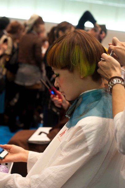 亚洲女模特的照片在理发图片下载