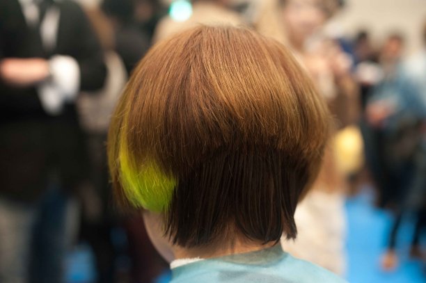 亚洲女模特的照片在理发图片下载