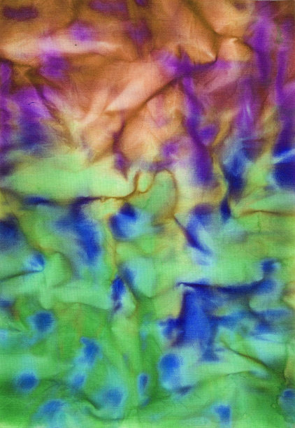 这是一张手绘织物的照片，背景图案为蓝色、绿色和紫色的抽象不规则图案图片下载