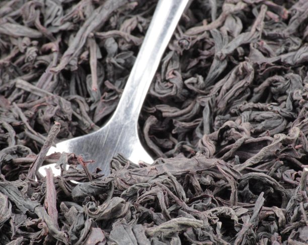 黑色t恤和茶匙图片下载