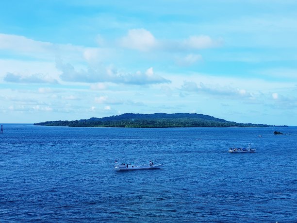 蓝色的大海背景和岛屿图片下载