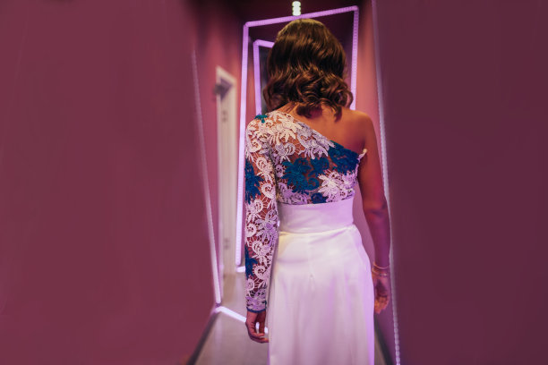 美丽优雅的女人图片下载